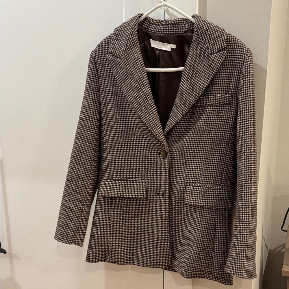 Astr Houndstooth Blazer in Black and White